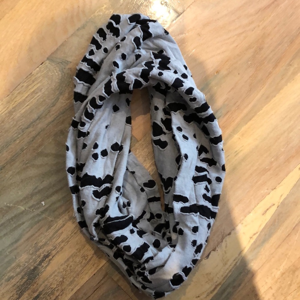 Scarf black and gray